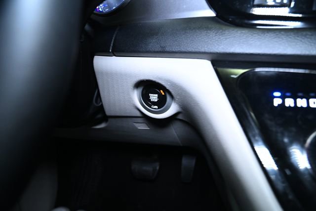 Used 2023 Chrysler Pacifica Touring-L image 33