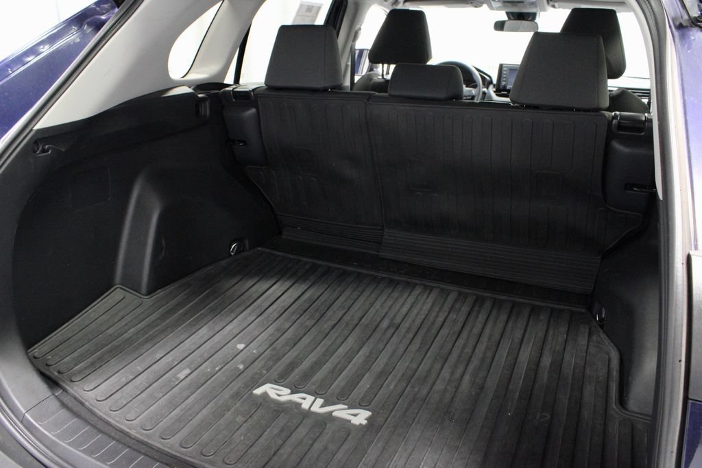 Used 2022 Toyota RAV4 XLE AWD/4WD image 12