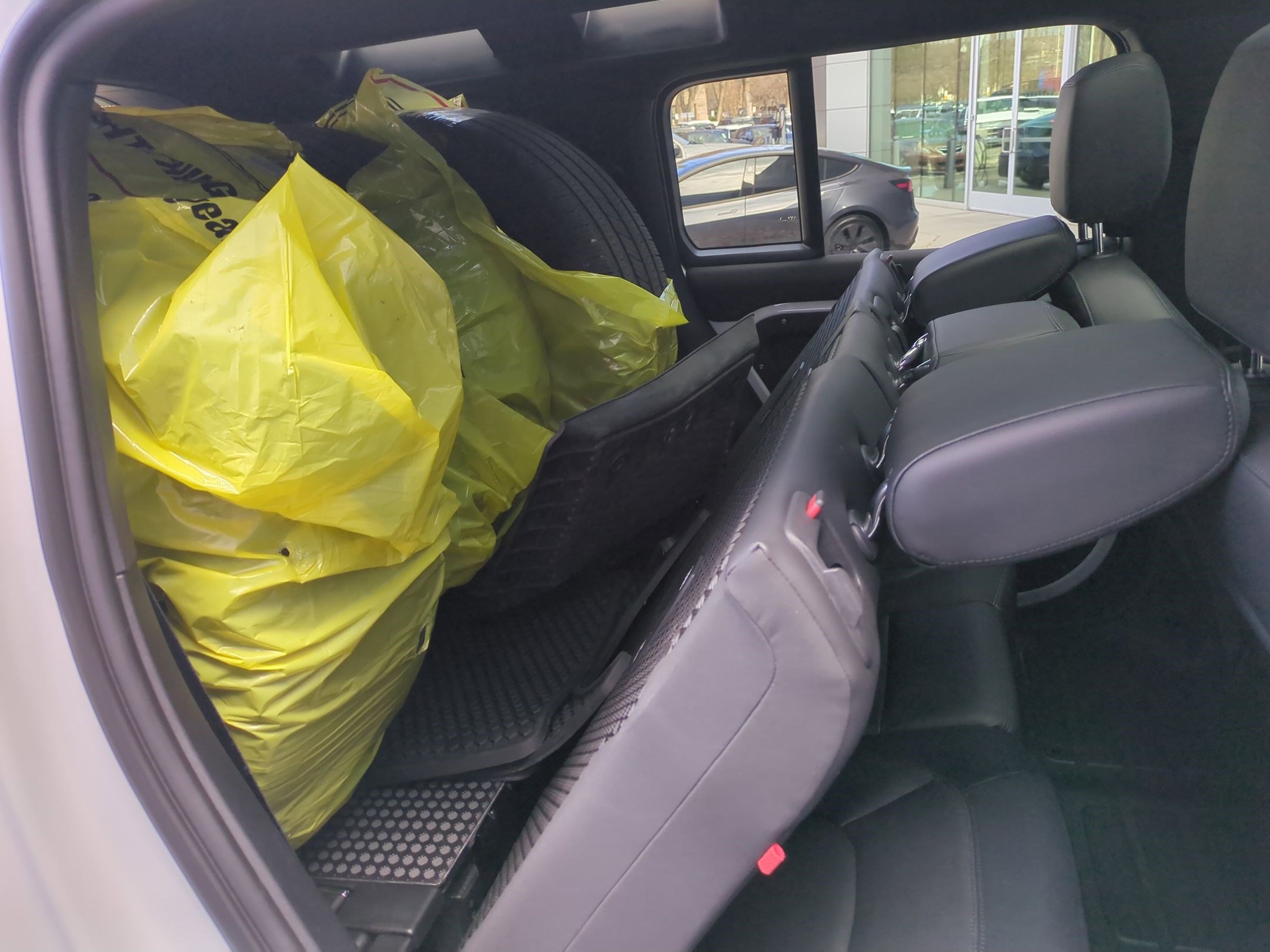 Used 2024 Land Rover Defender 110 X-Dynamic SE image 28