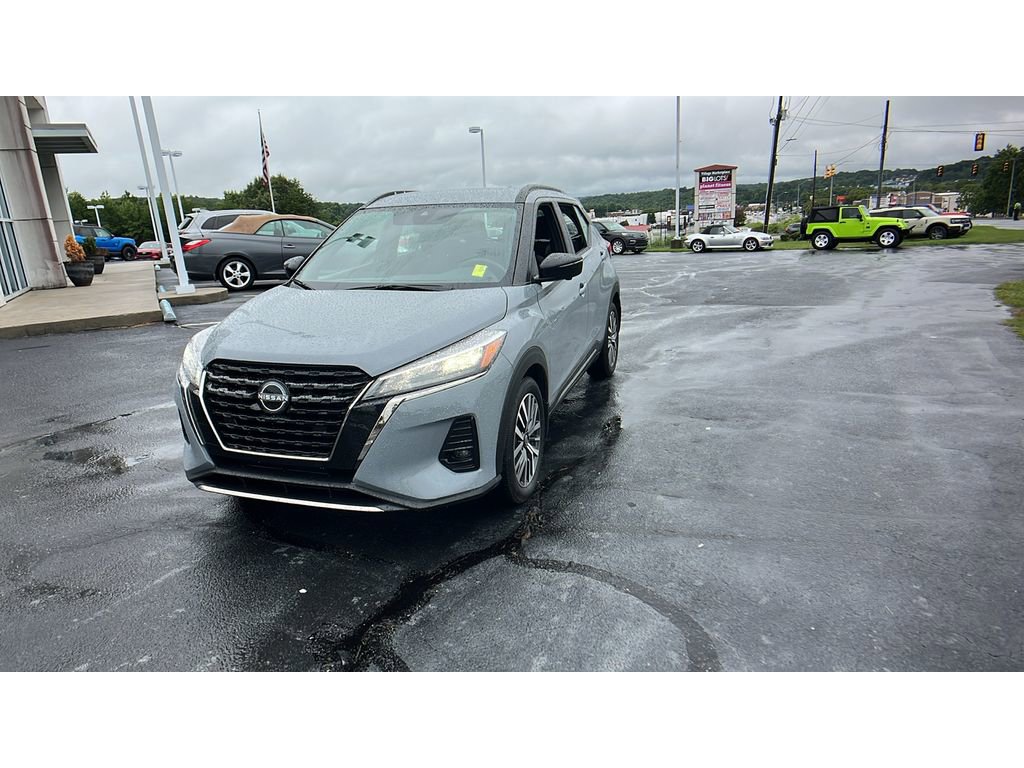 Used 2023 Nissan Kicks SR image 3