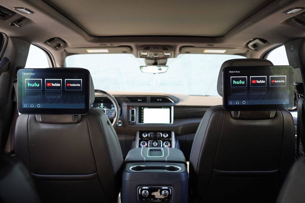 Used 2024 GMC Yukon Denali w/ Advanced Technology Package AWD/4WD image 41