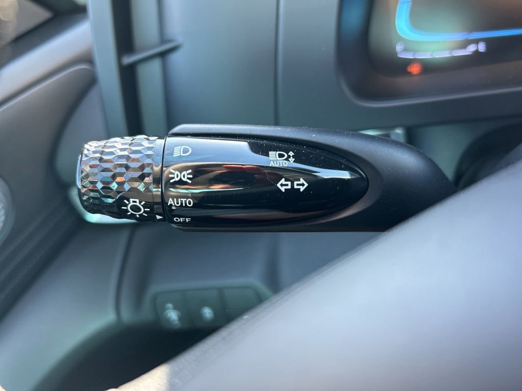 Used 2025 Hyundai Elantra SE image 27