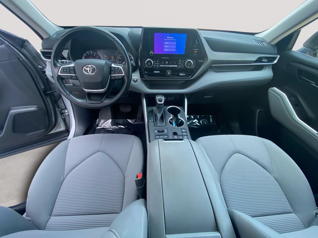 Used 2023 Toyota Highlander LE AWD/4WD image 10