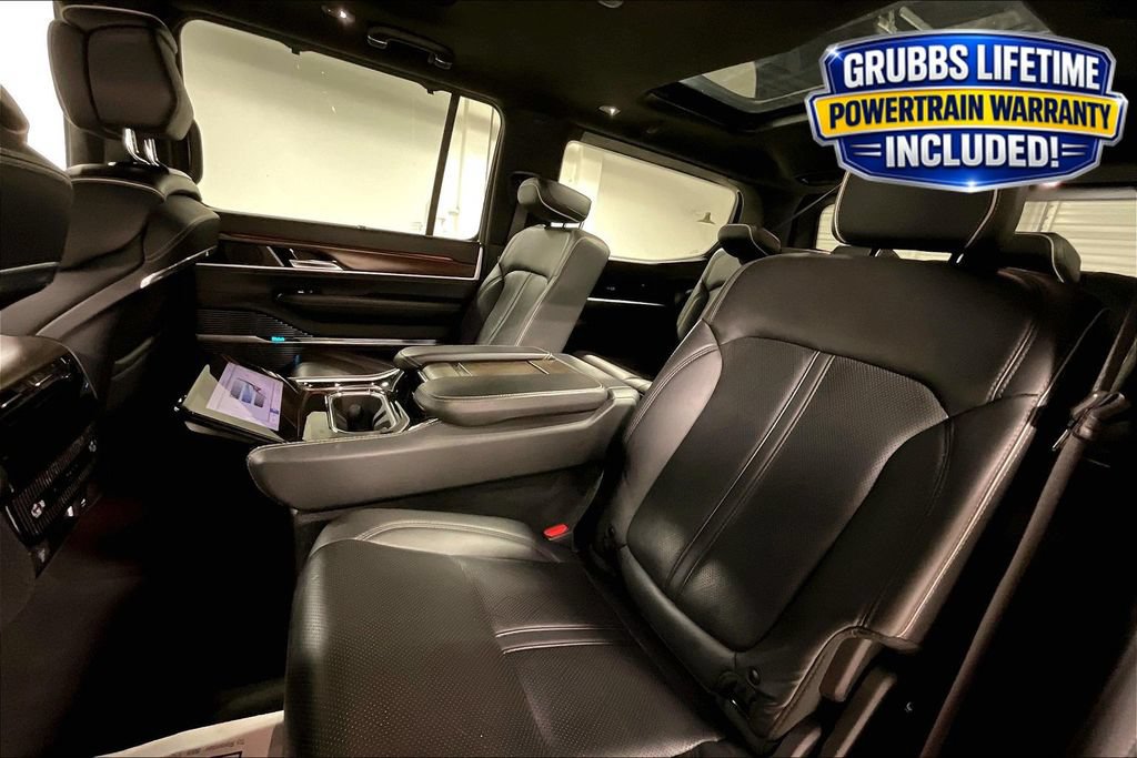 Used 2022 Jeep Grand Wagoneer Series II AWD/4WD image 32