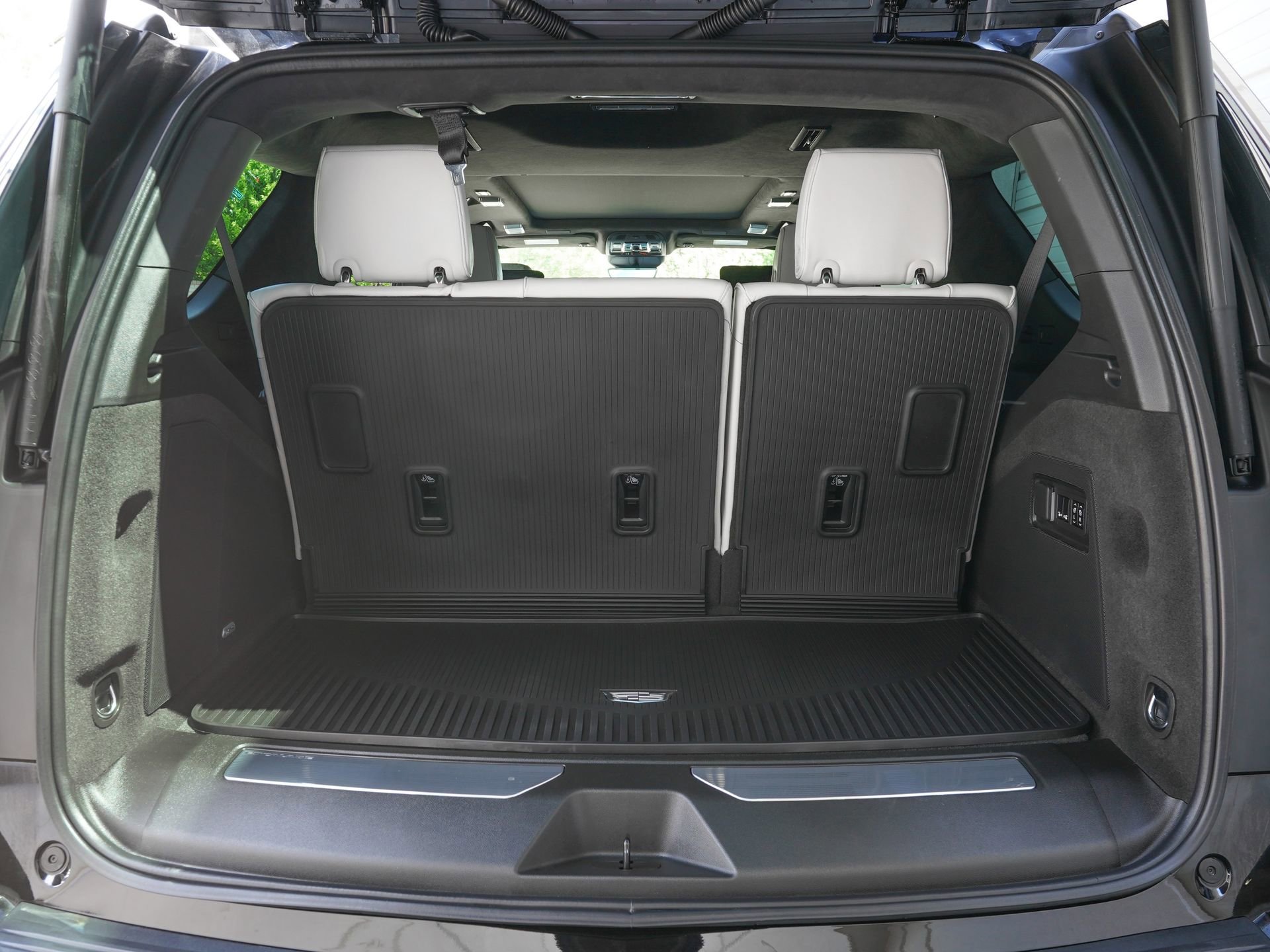 Used 2026 Cadillac Escalade V w/ LPO, ONYX Package image 10