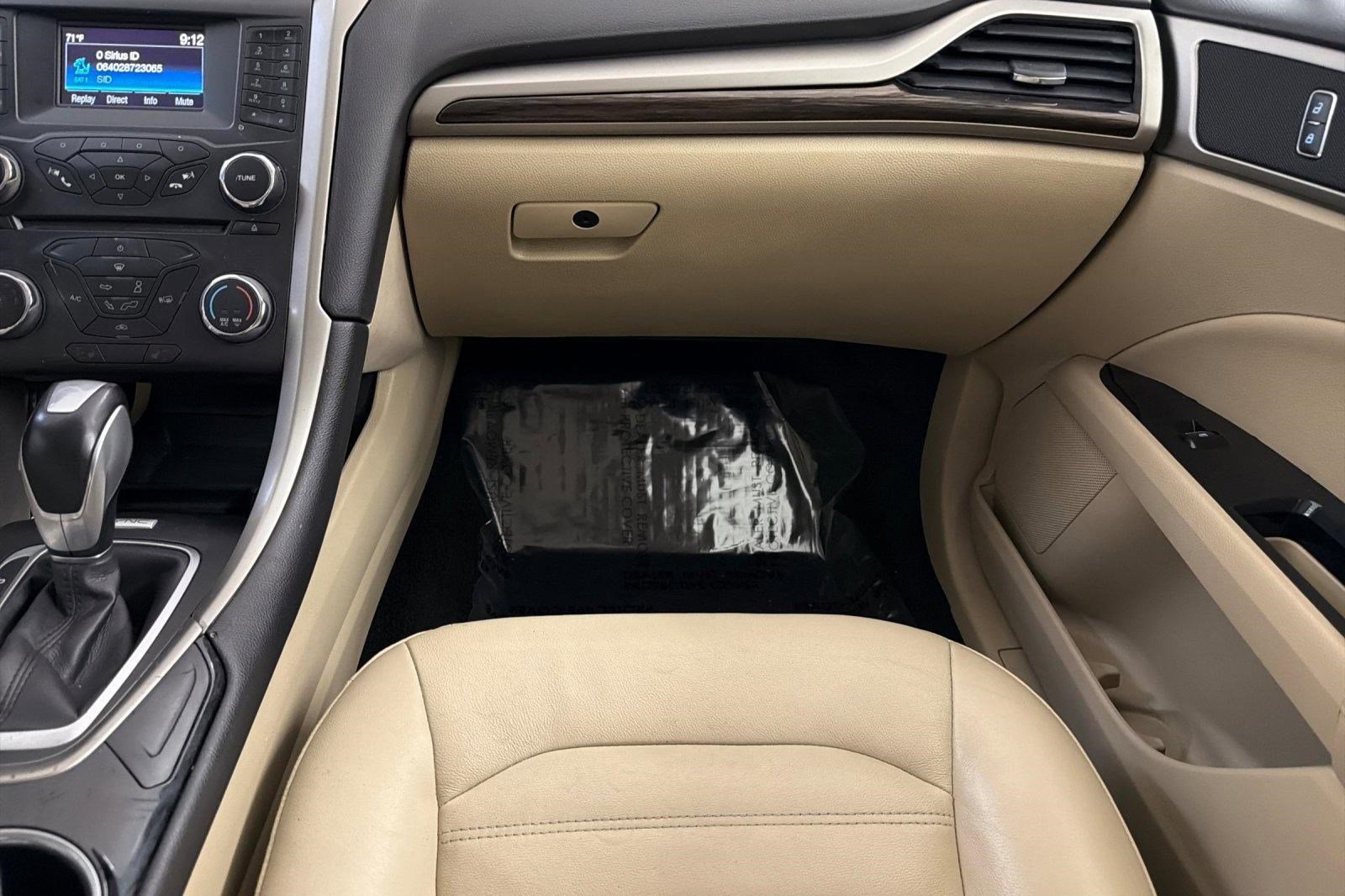 Used 2015 Ford Fusion SE w/ Equipment Group 202A FWD image 27