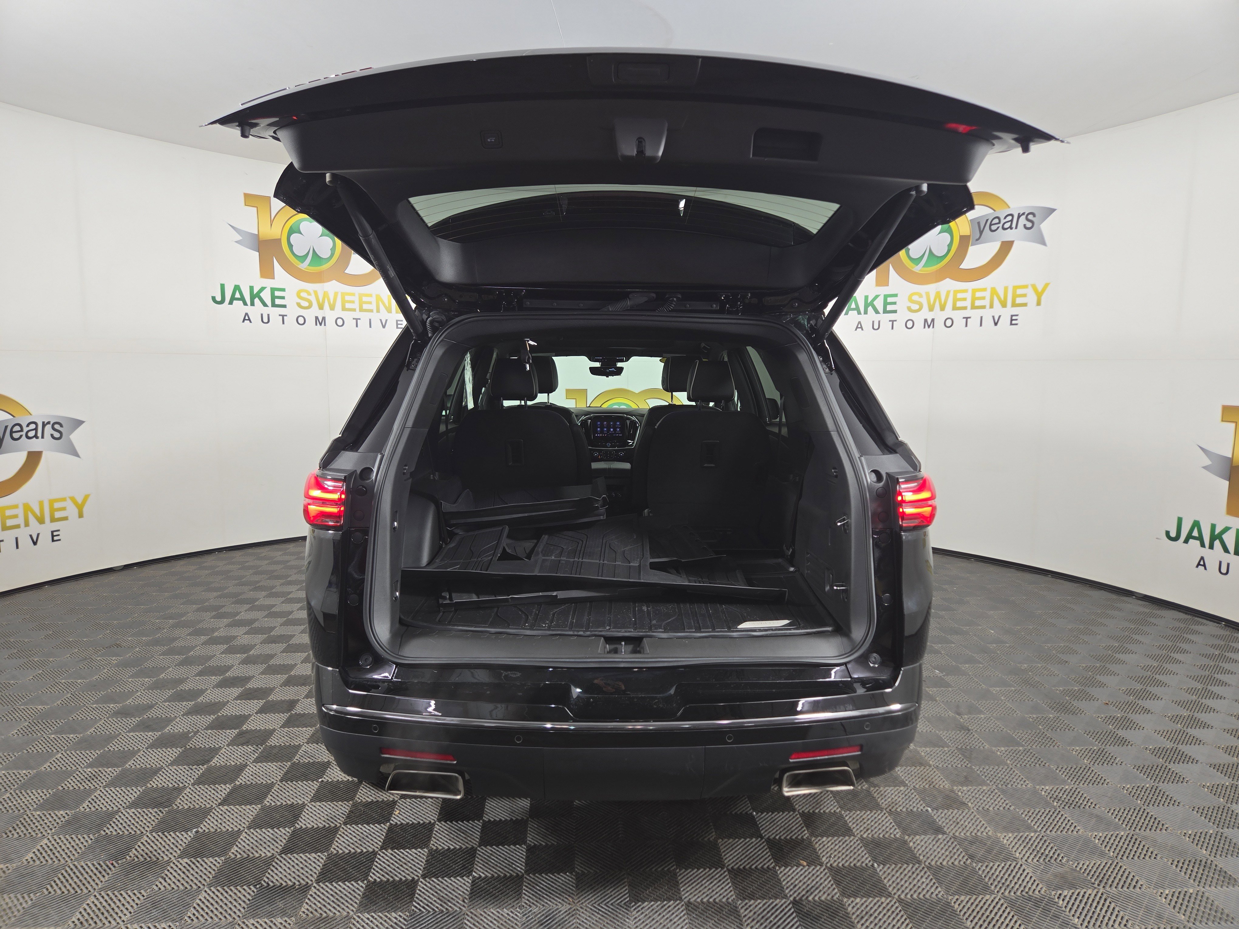 Certified 2024 Chevrolet Traverse Premier w/ Redline Edition image 34