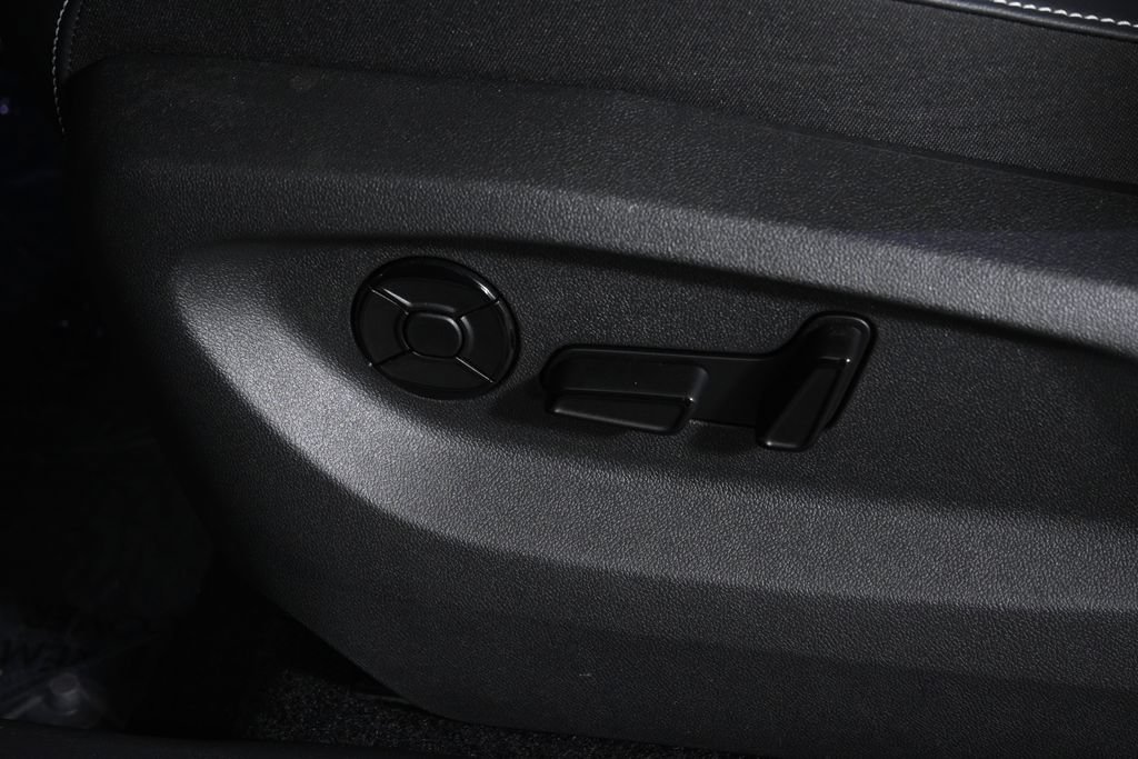 Used 2025 Volkswagen Tiguan SE R-Line AWD/4WD image 27