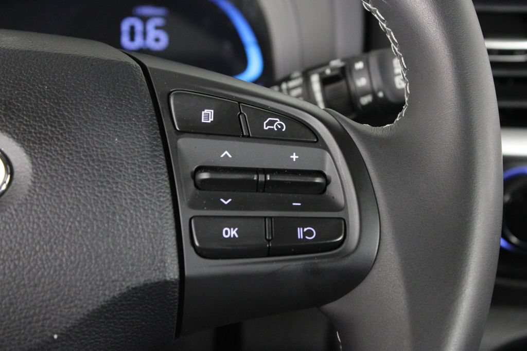 Used 2026 Hyundai Venue SEL FWD image 29