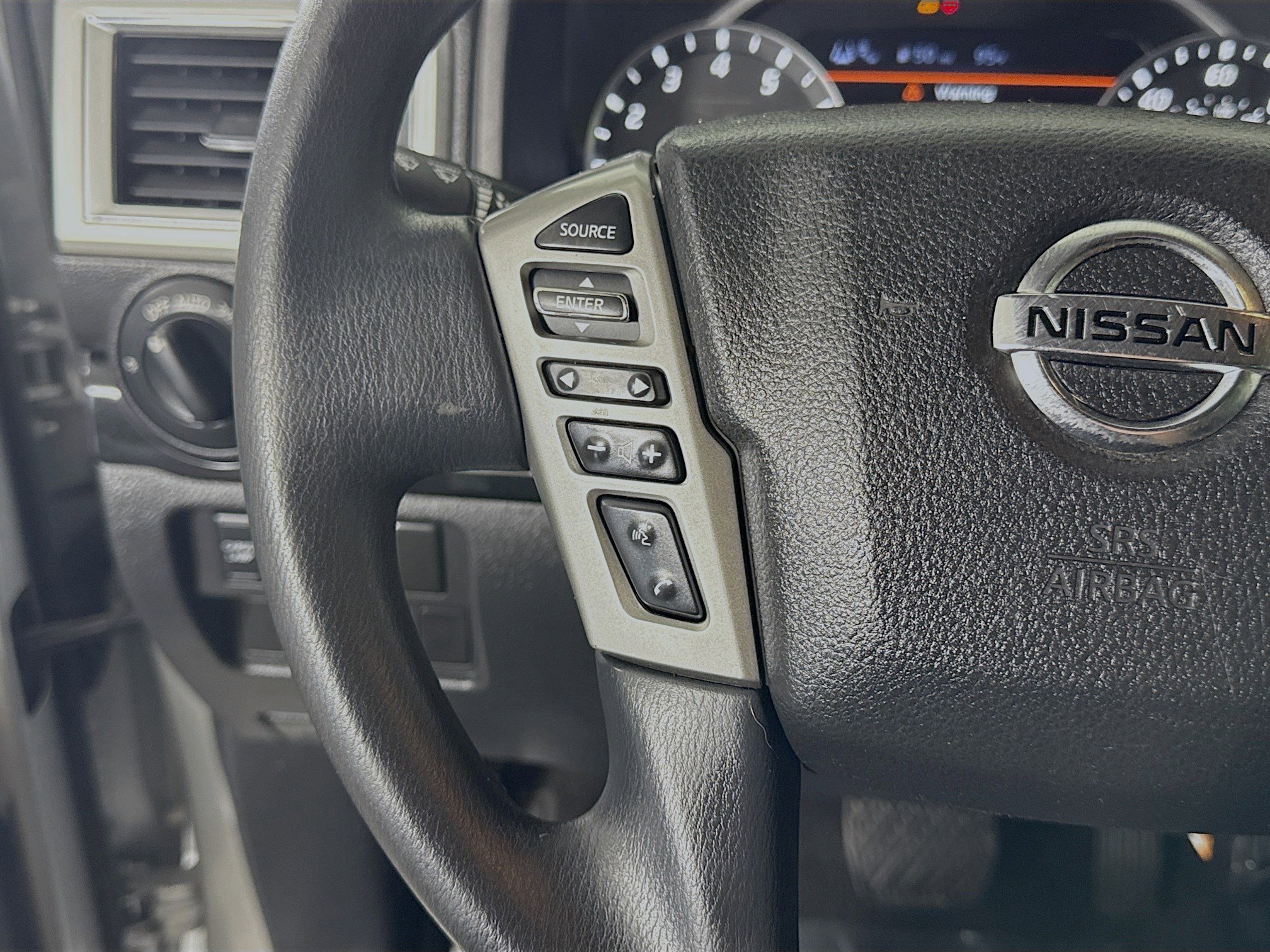 Used 2020 Nissan Titan SV image 14