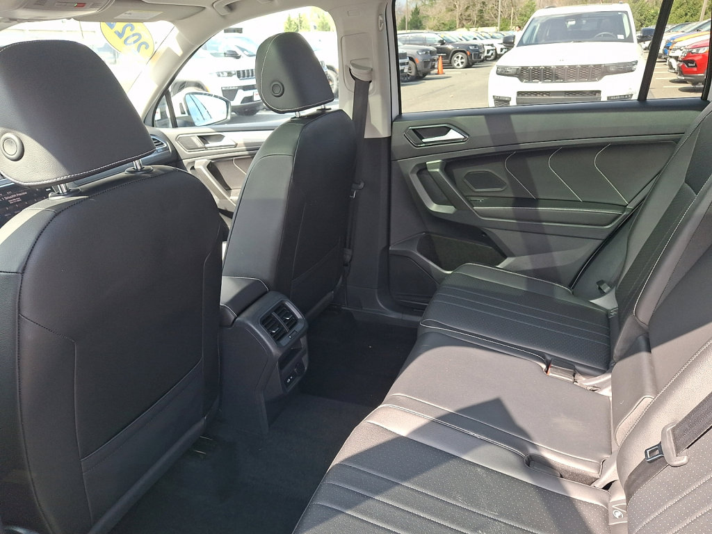 Used 2022 Volkswagen Tiguan SE w/ Panoramic Sunroof Package image 20