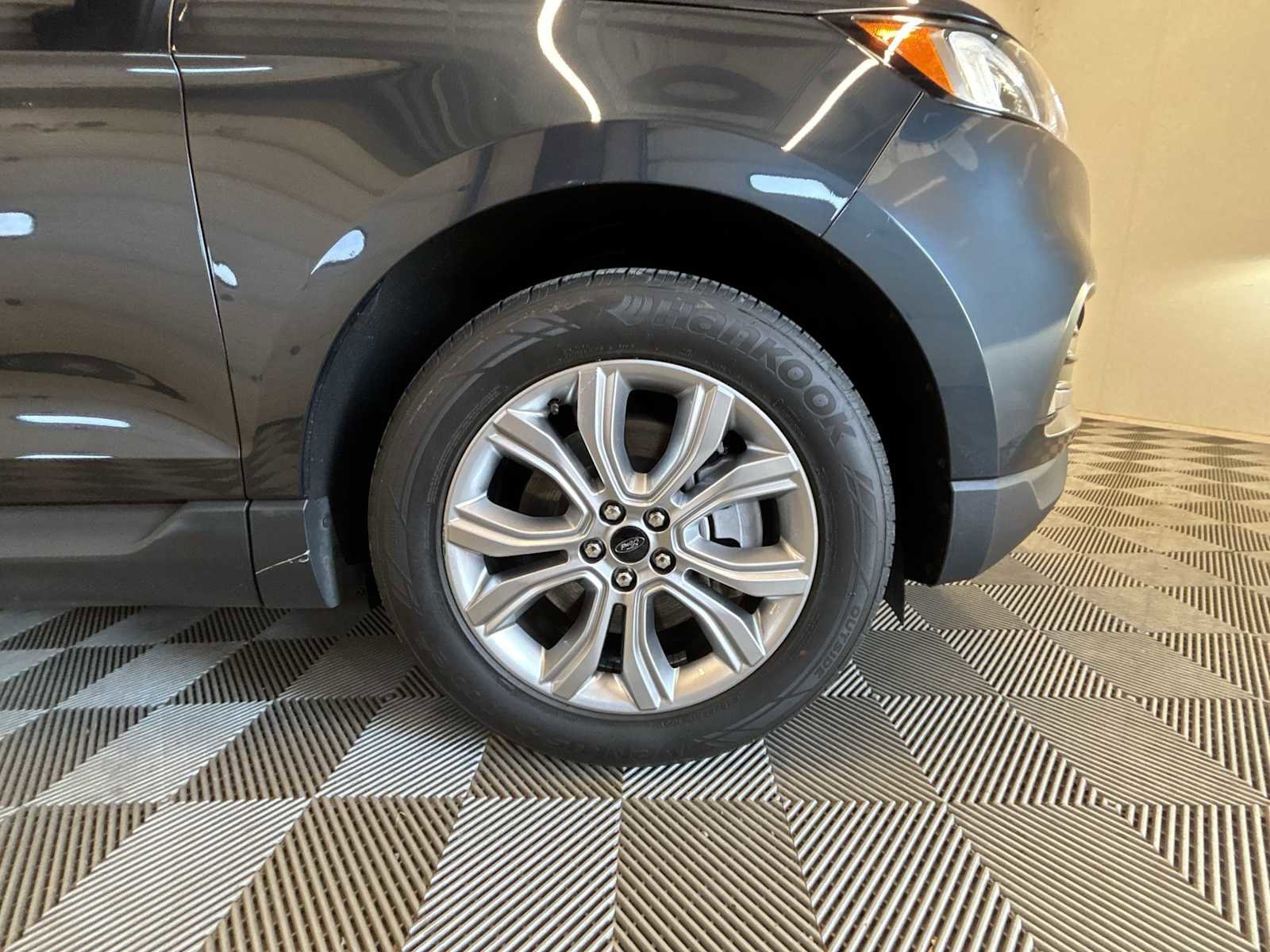 Used 2023 Ford Edge Titanium w/ Class II Trailer Tow Package AWD/4WD image 19