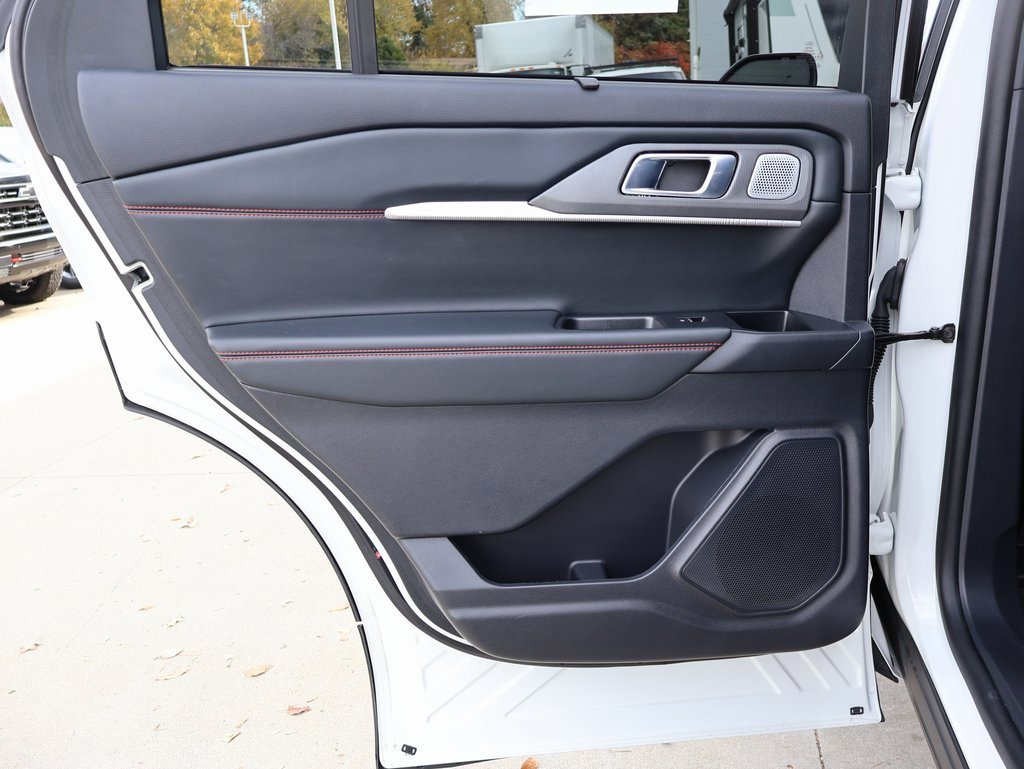 Used 2025 Ford Explorer ST image 25