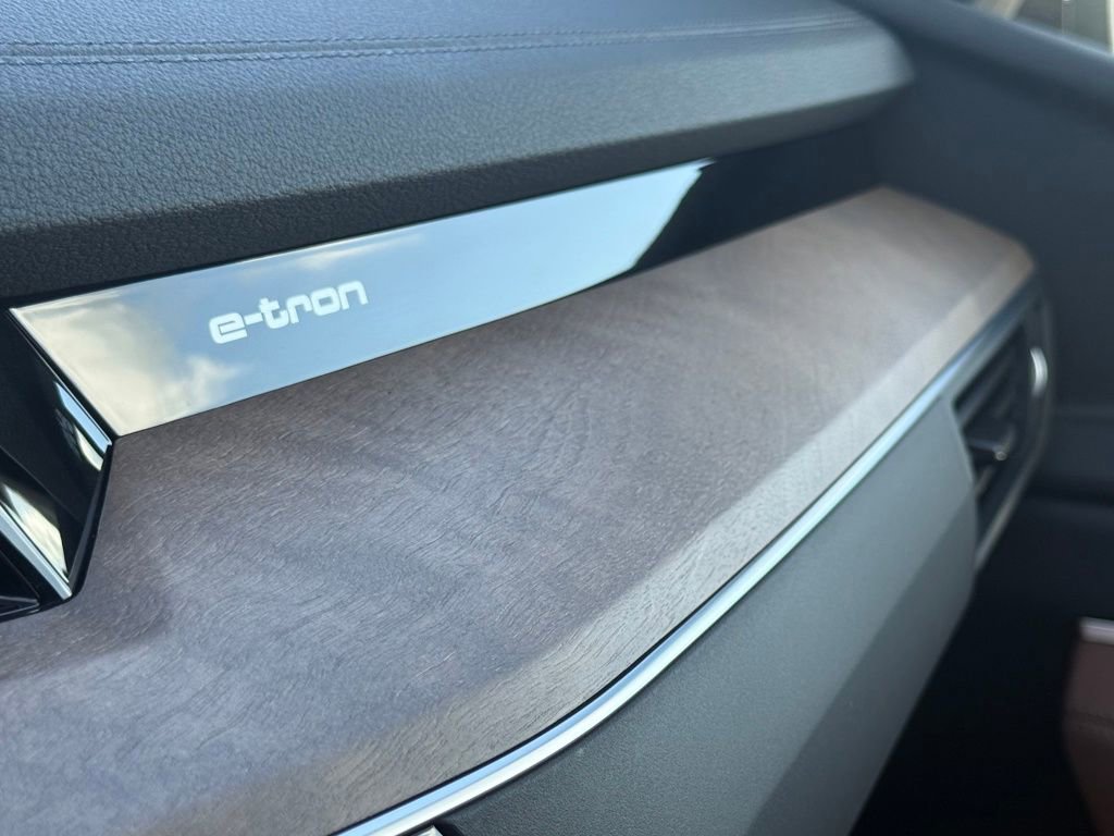 Used 2024 Audi Q8 e-tron Premium Plus w/ Premium Plus Package image 40