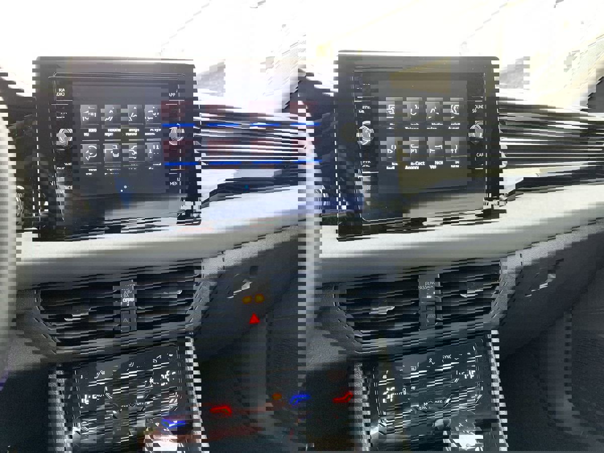 Used 2025 Volkswagen Jetta SE image 20