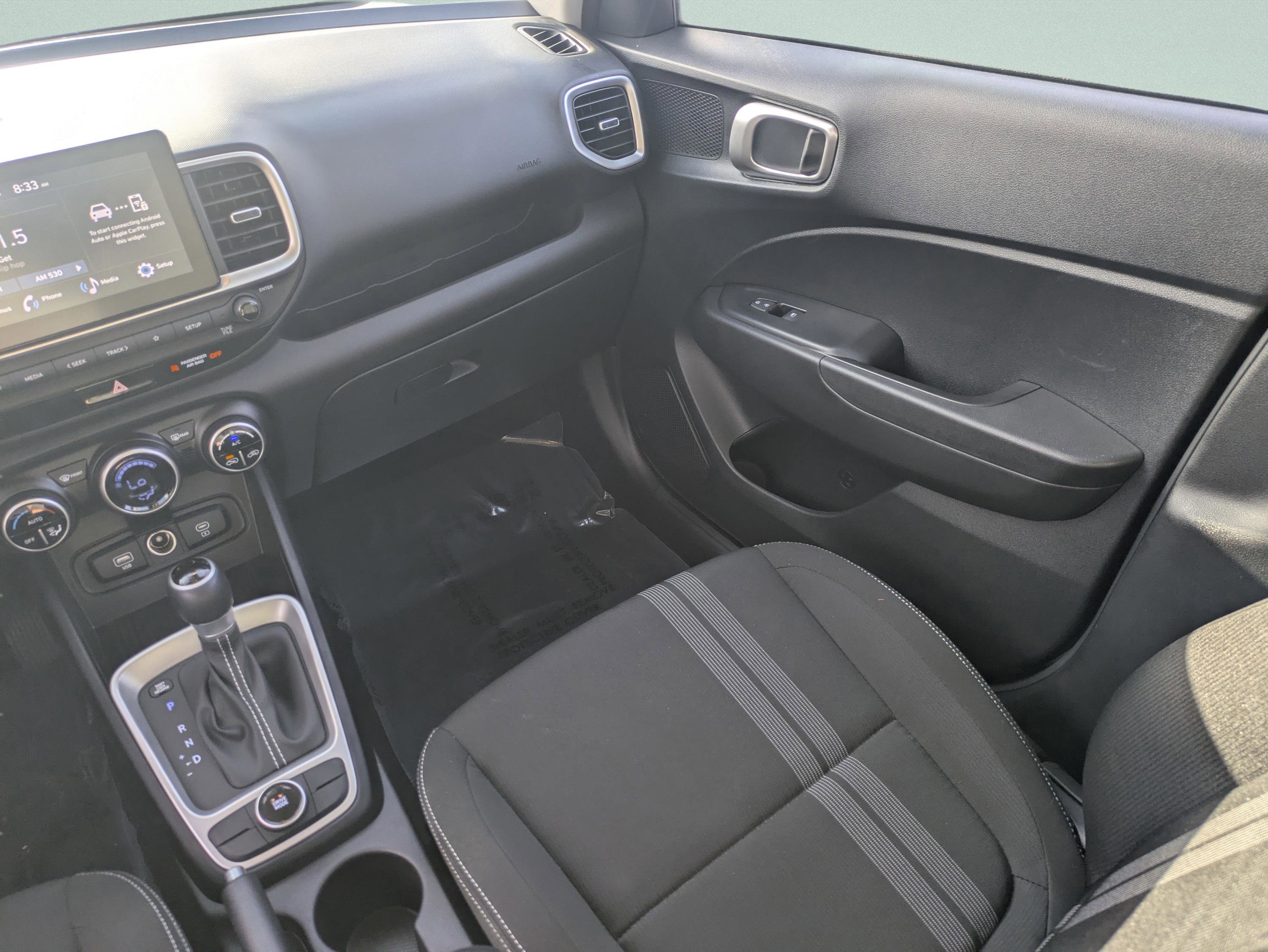 Certified 2024 Hyundai Venue SEL image 17