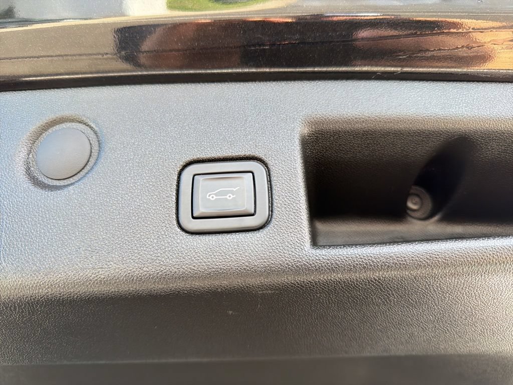 Used 2022 Chevrolet Equinox RS w/ Infotainment Package FWD image 13