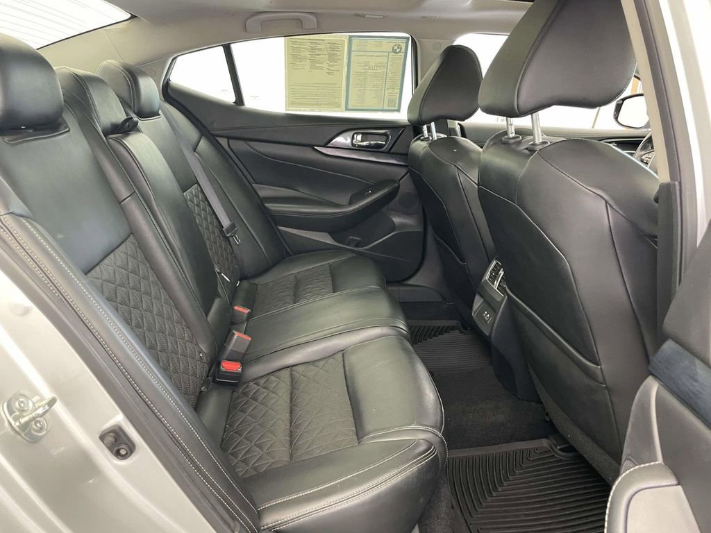 Used 2019 Nissan Maxima Platinum w/ Sport Mat Group FWD image 18