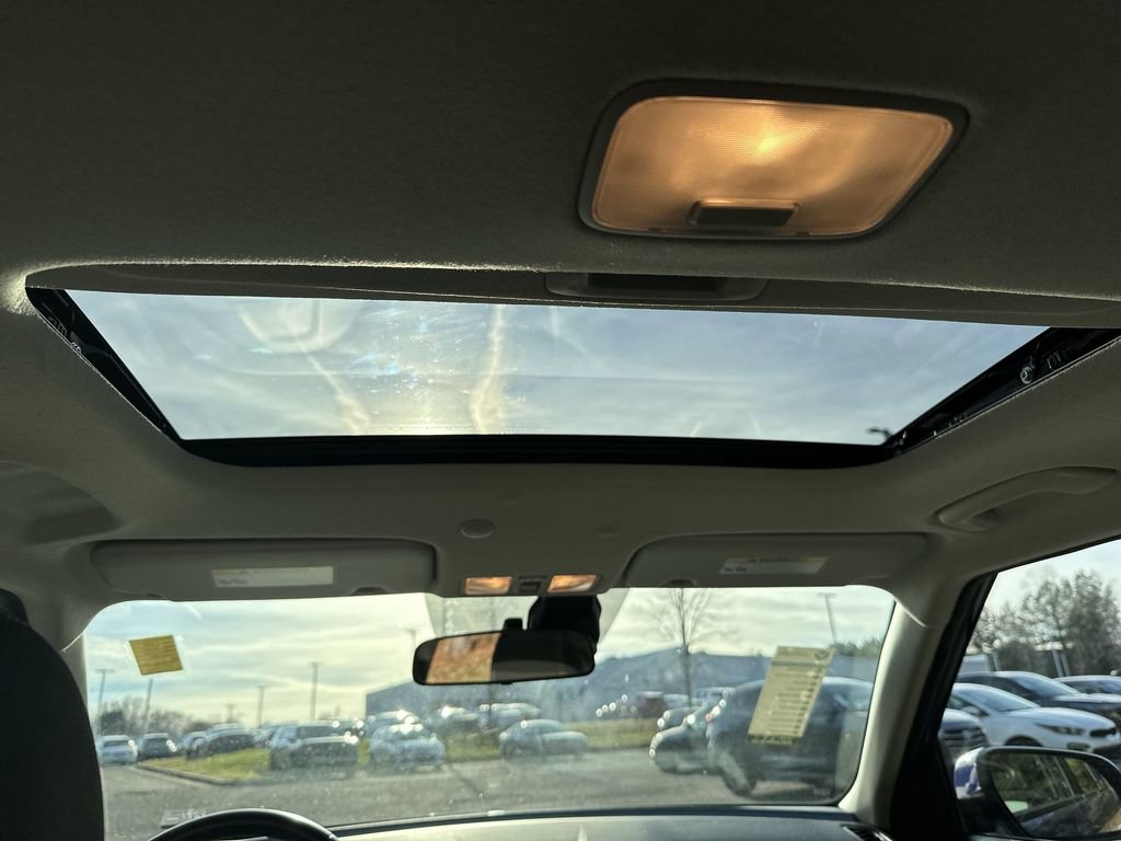 Used 2024 Hyundai Venue SEL image 16