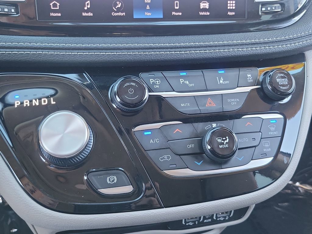 Used 2022 Chrysler Pacifica Touring-L w/ Uconnect Theater Family Group image 12