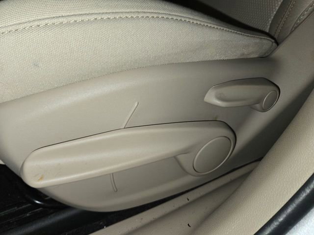 Used 2019 Jeep Cherokee Latitude w/ Popular Appearance Group image 12