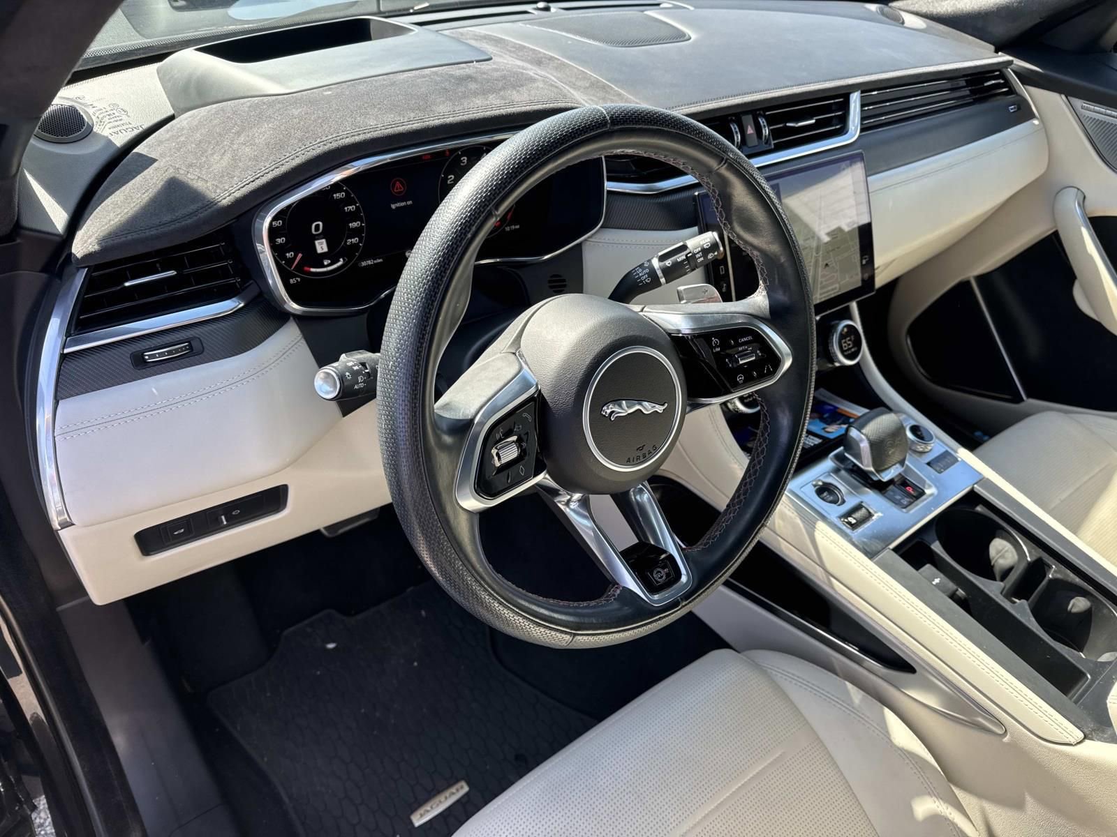 Used 2023 Jaguar F-PACE SVR image 18