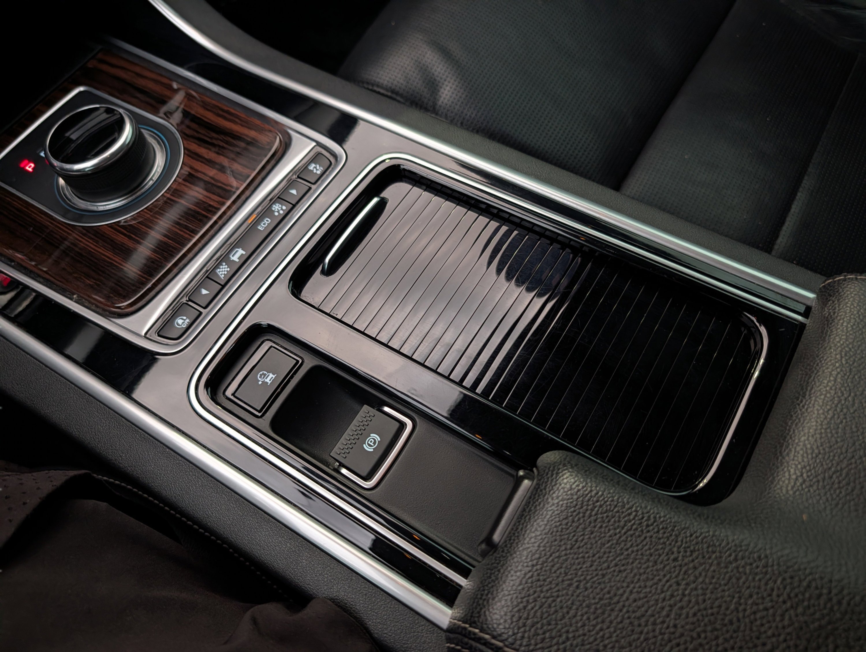 Used 2018 Jaguar XF S image 50