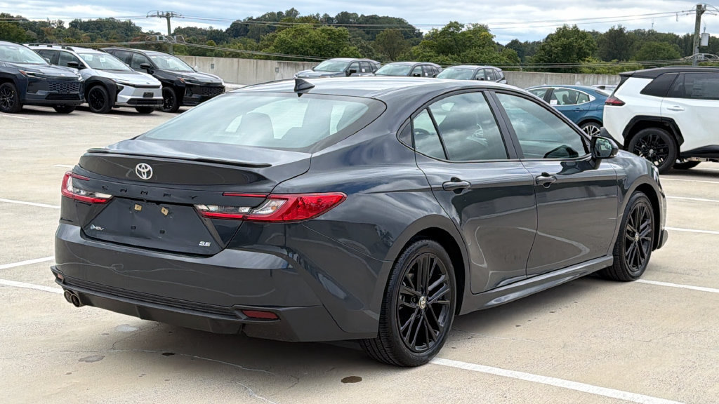 Used 2025 Toyota Camry SE w/ Convenience Package FWD image 4