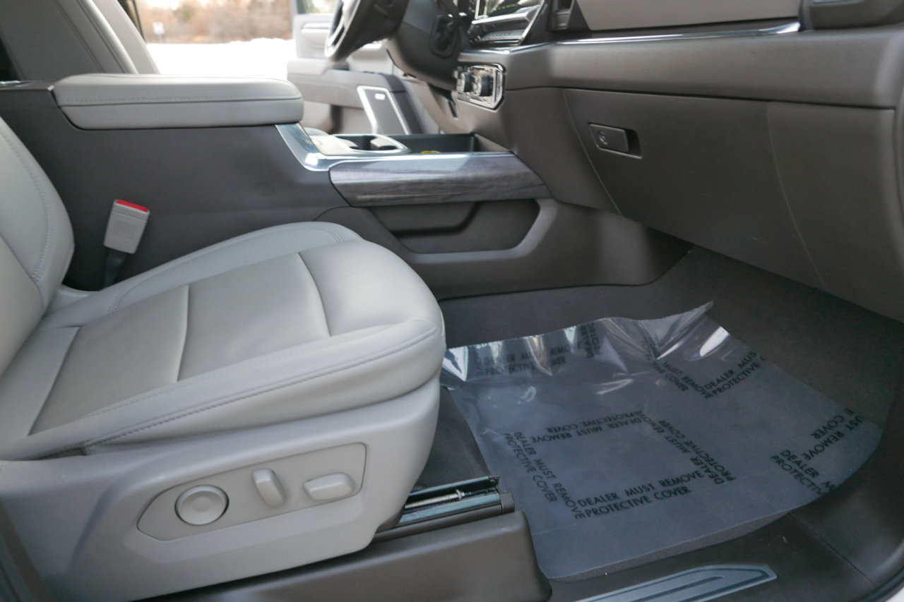 Used 2024 Chevrolet Silverado 3500 LTZ w/ LTZ Convenience Package image 10