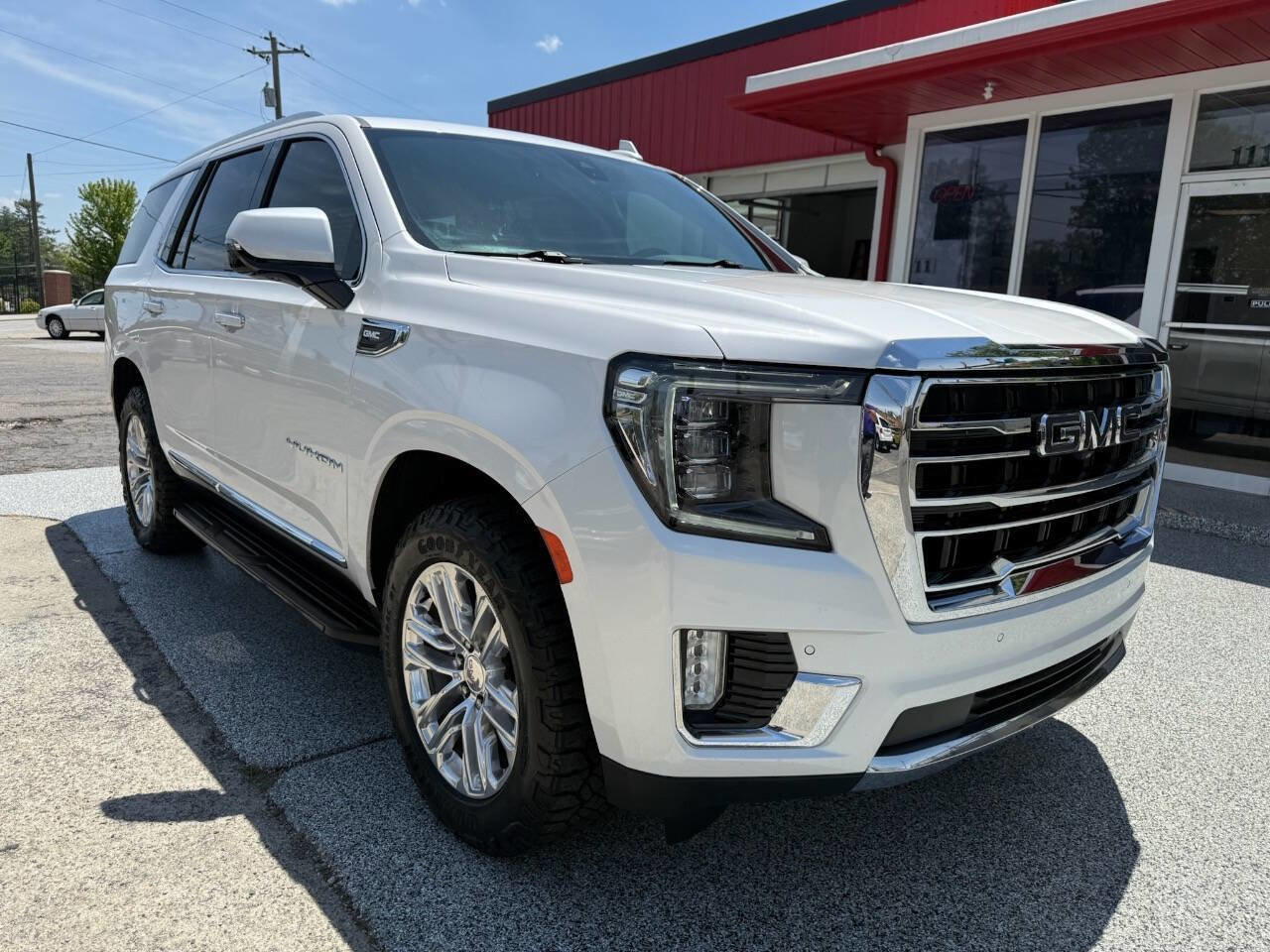 Used 2021 GMC Yukon SLT w/ SLT Luxury Plus Package AWD/4WD image 2