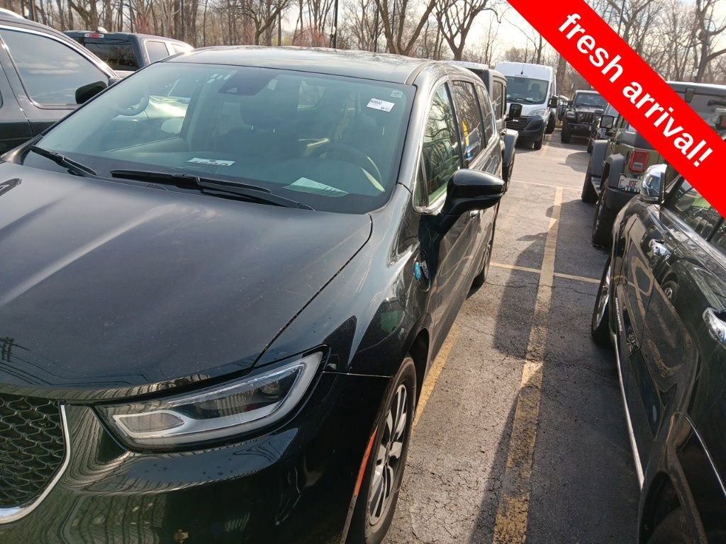 Used 2023 Chrysler Pacifica Touring-L