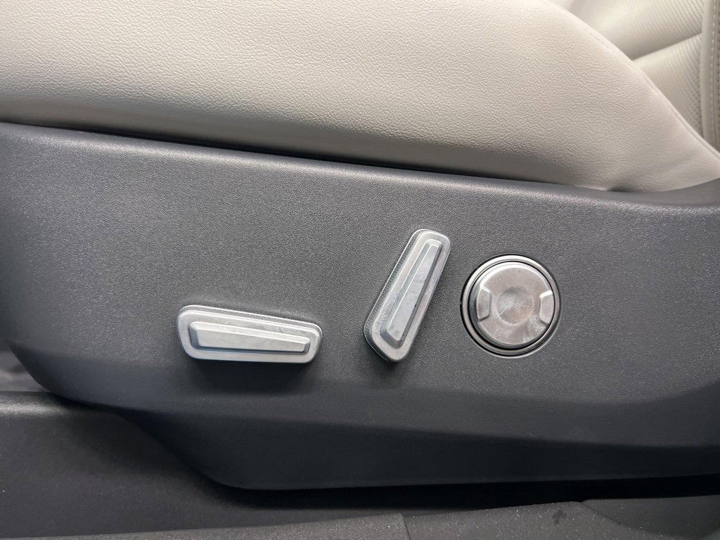 Used 2026 Lincoln Nautilus Premier image 30