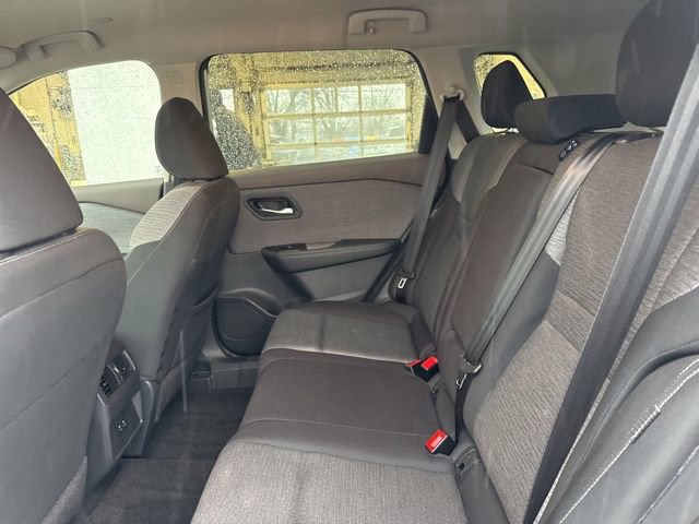 Used 2023 Nissan Rogue SV AWD/4WD image 16