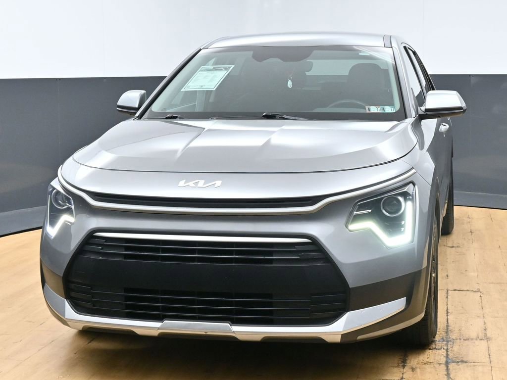 Used 2023 Kia Niro LX image 5