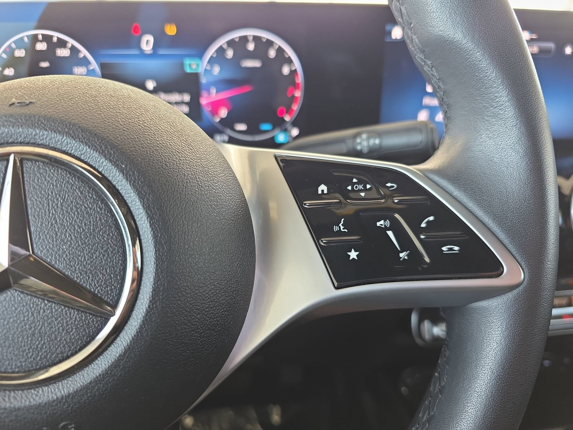 Certified 2025 Mercedes-Benz GLB 250 image 18