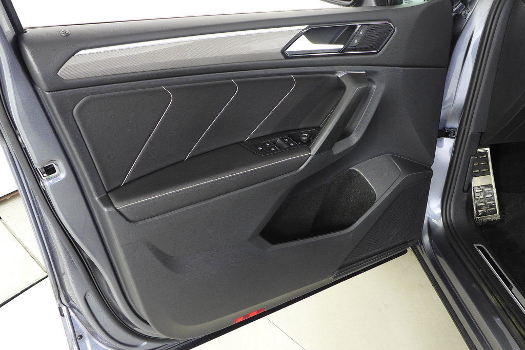 Certified 2023 Volkswagen Tiguan SE R-Line FWD image 10