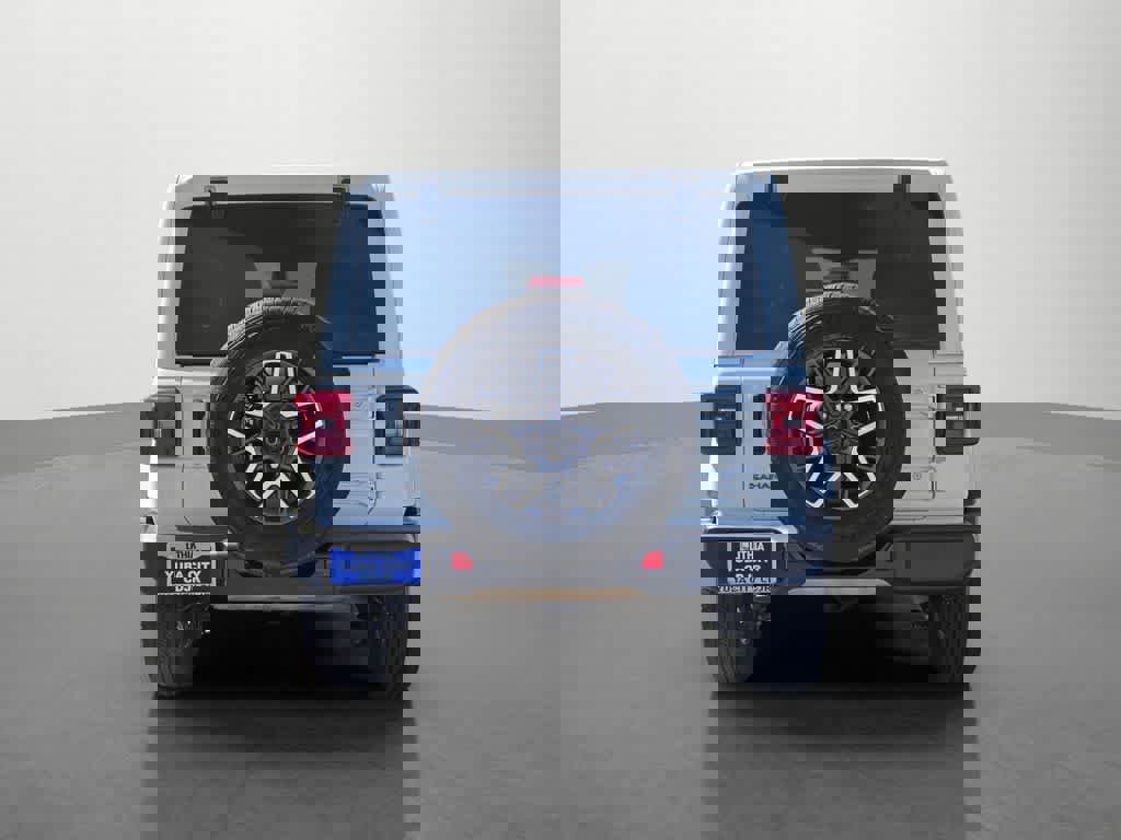 Used 2025 Jeep Wrangler Sahara image 5