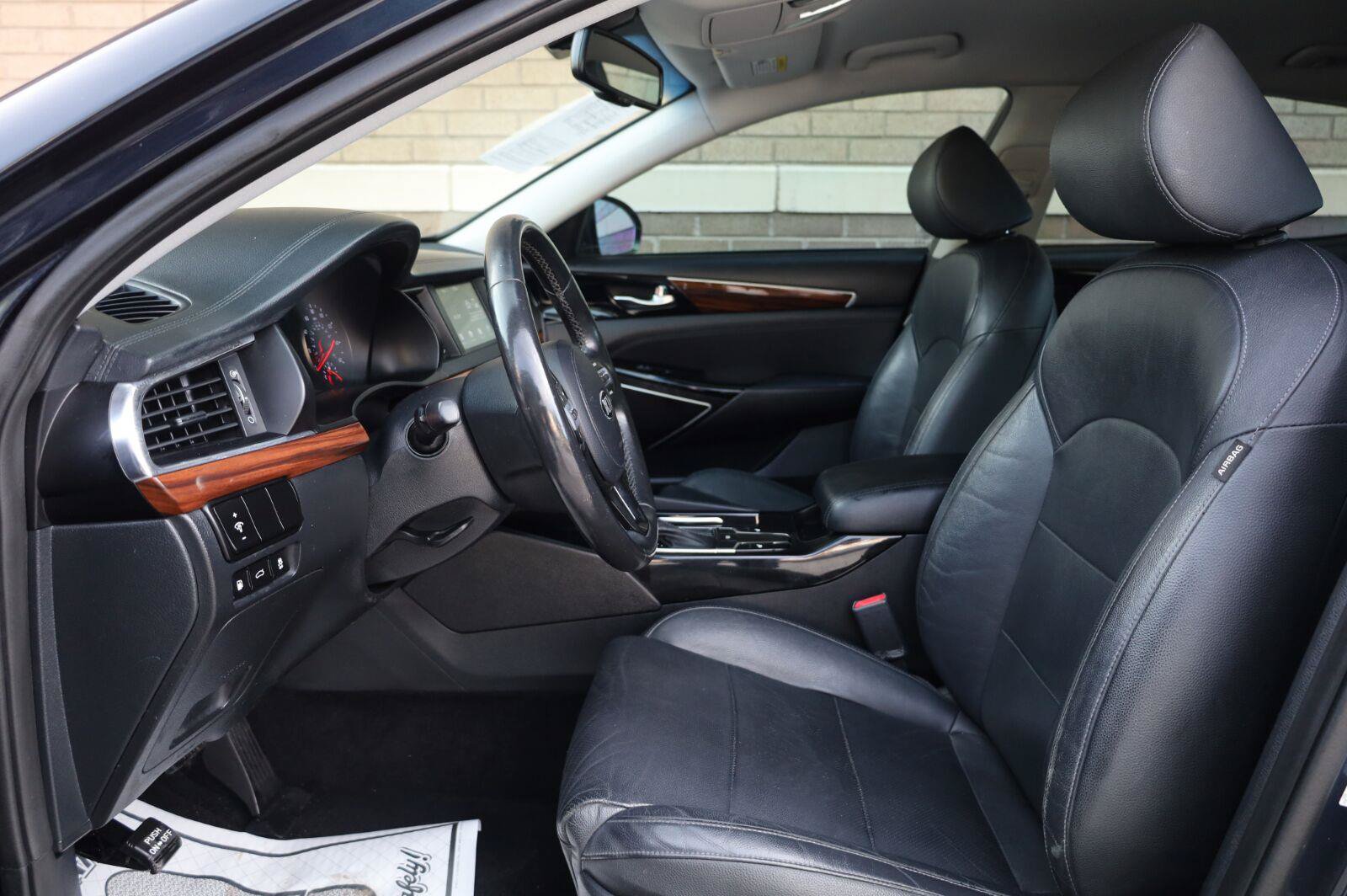 Used 2017 Kia Cadenza Premium FWD image 14
