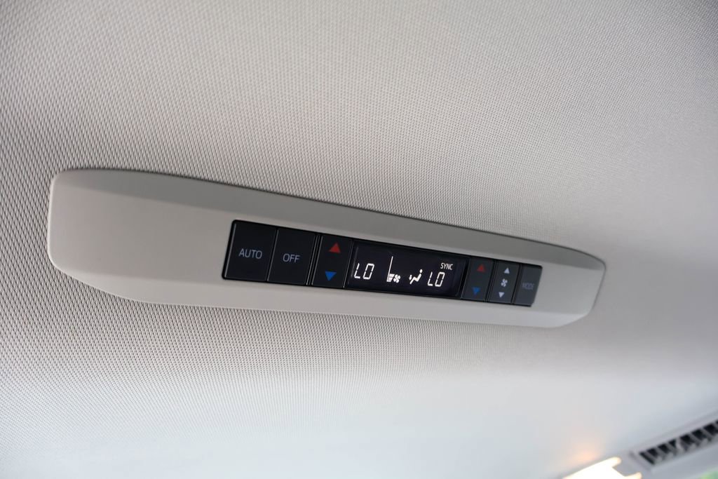 Used 2025 Toyota Sienna XLE FWD image 22