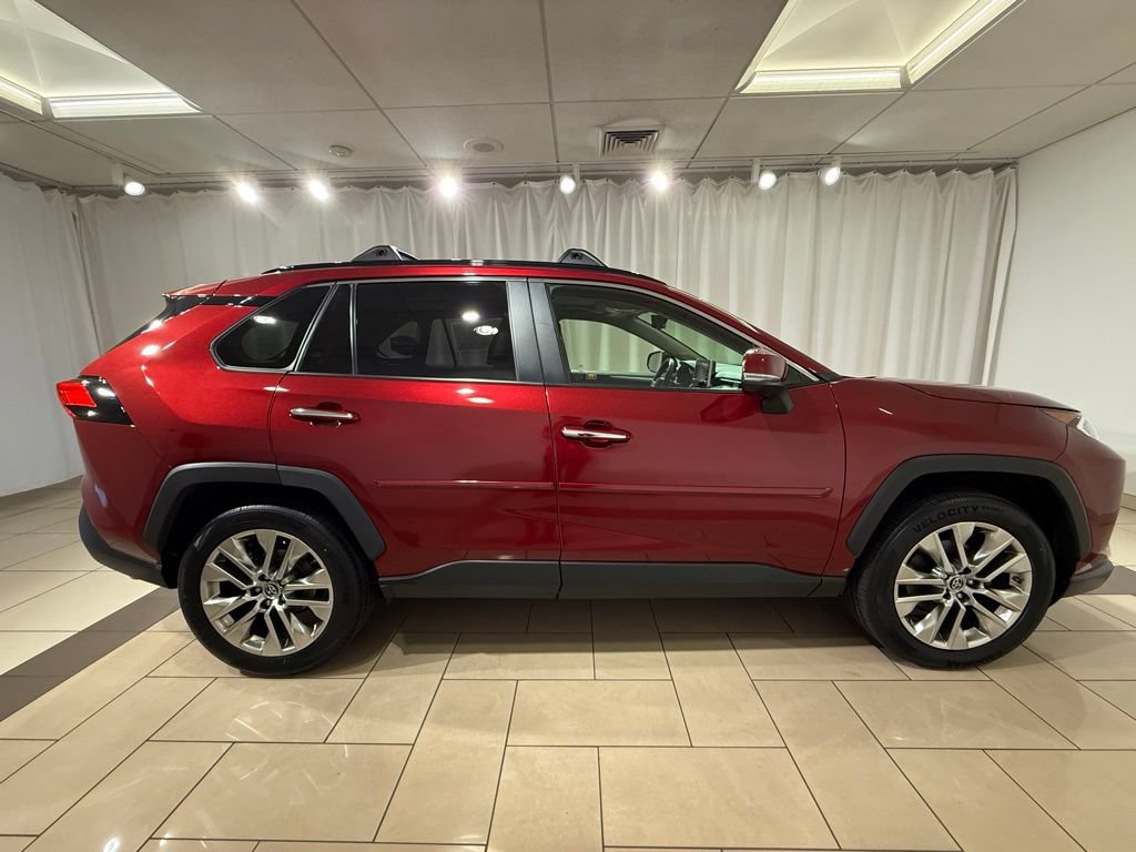 Used 2019 Toyota RAV4 Limited w/ Advanced Technology Package AWD/4WD image 6