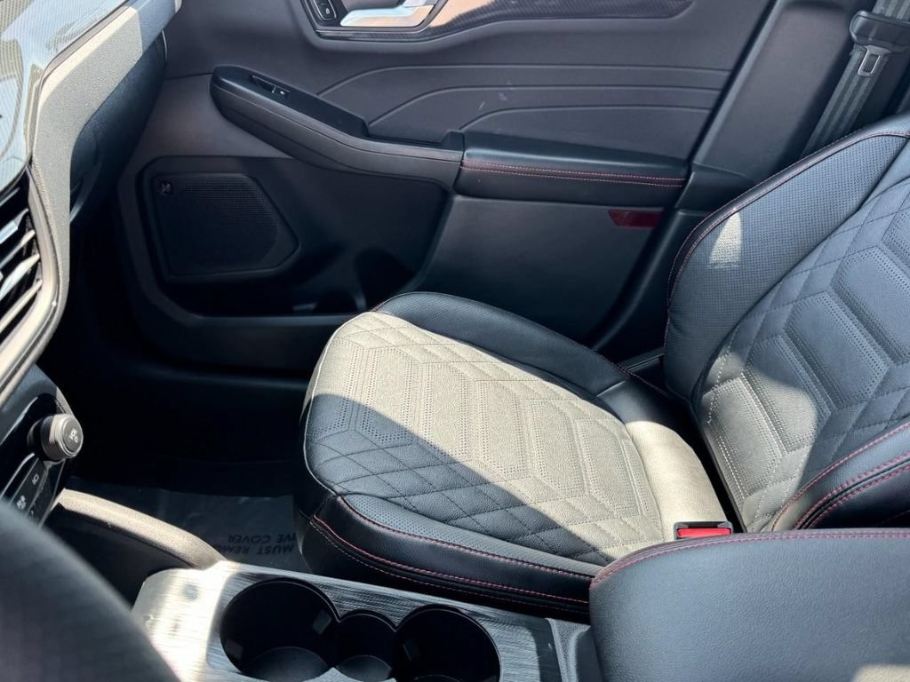 Used 2023 Ford Escape ST-Line Elite w/ Premium Technology Package AWD/4WD image 14