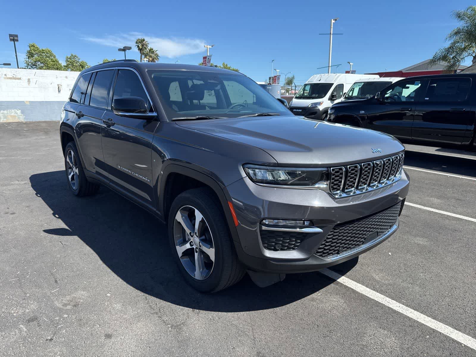 Used 2023 Jeep Grand Cherokee 4WD 4xe w/ Luxury Tech Group II image 5