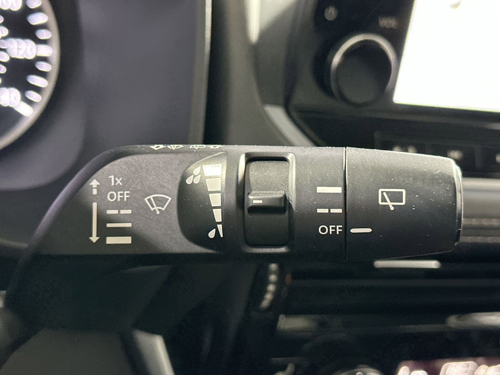 Used 2023 Nissan Rogue SL w/ SL Premium Package image 28