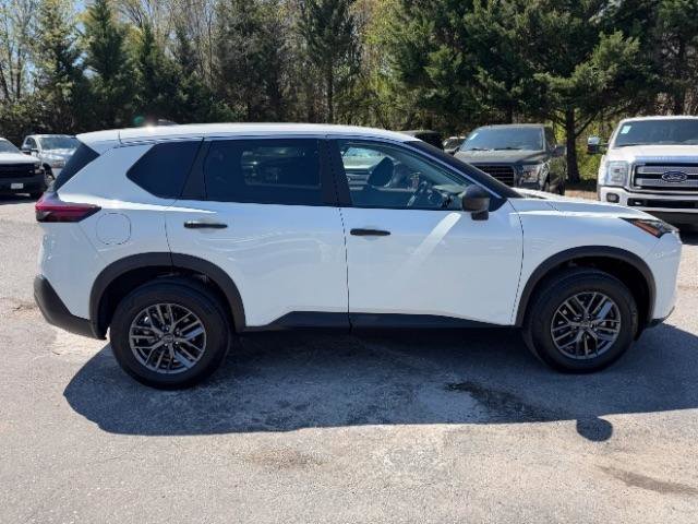 Used 2023 Nissan Rogue S image 7