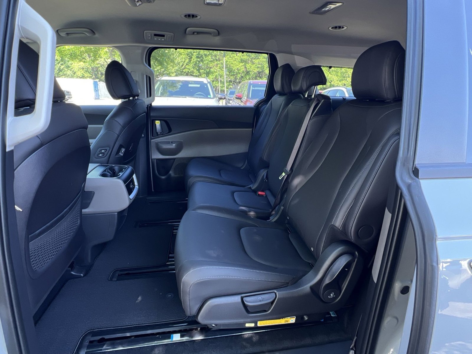 New 2026 Kia Carnival EX FWD image 41