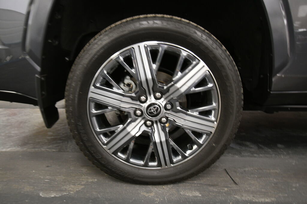 Certified 2024 Toyota Sequoia Capstone image 33