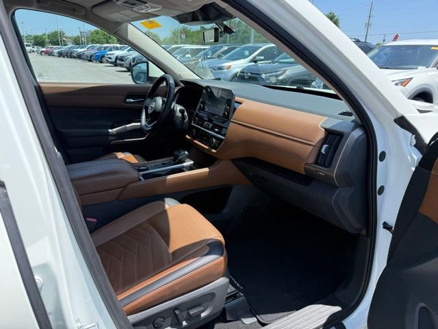 Used 2023 Nissan Pathfinder Platinum w/ Cargo Package AWD/4WD image 14