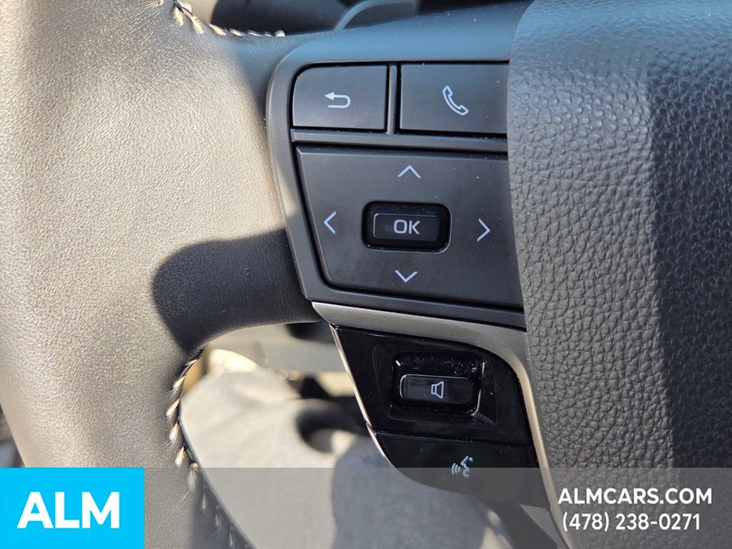 Used 2025 Toyota Camry SE image 25