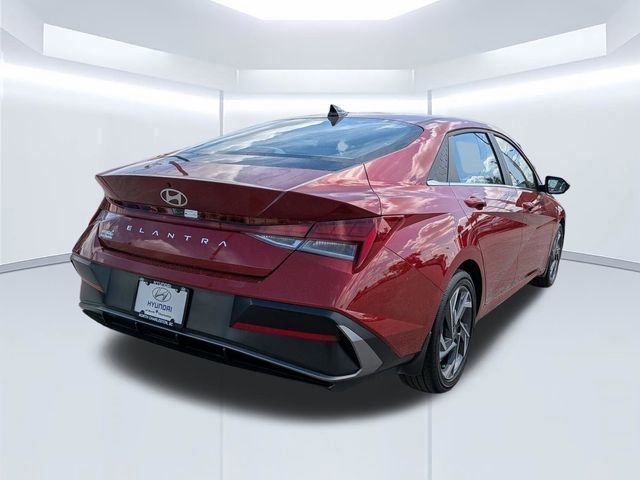 Certified 2025 Hyundai Elantra SEL FWD image 4