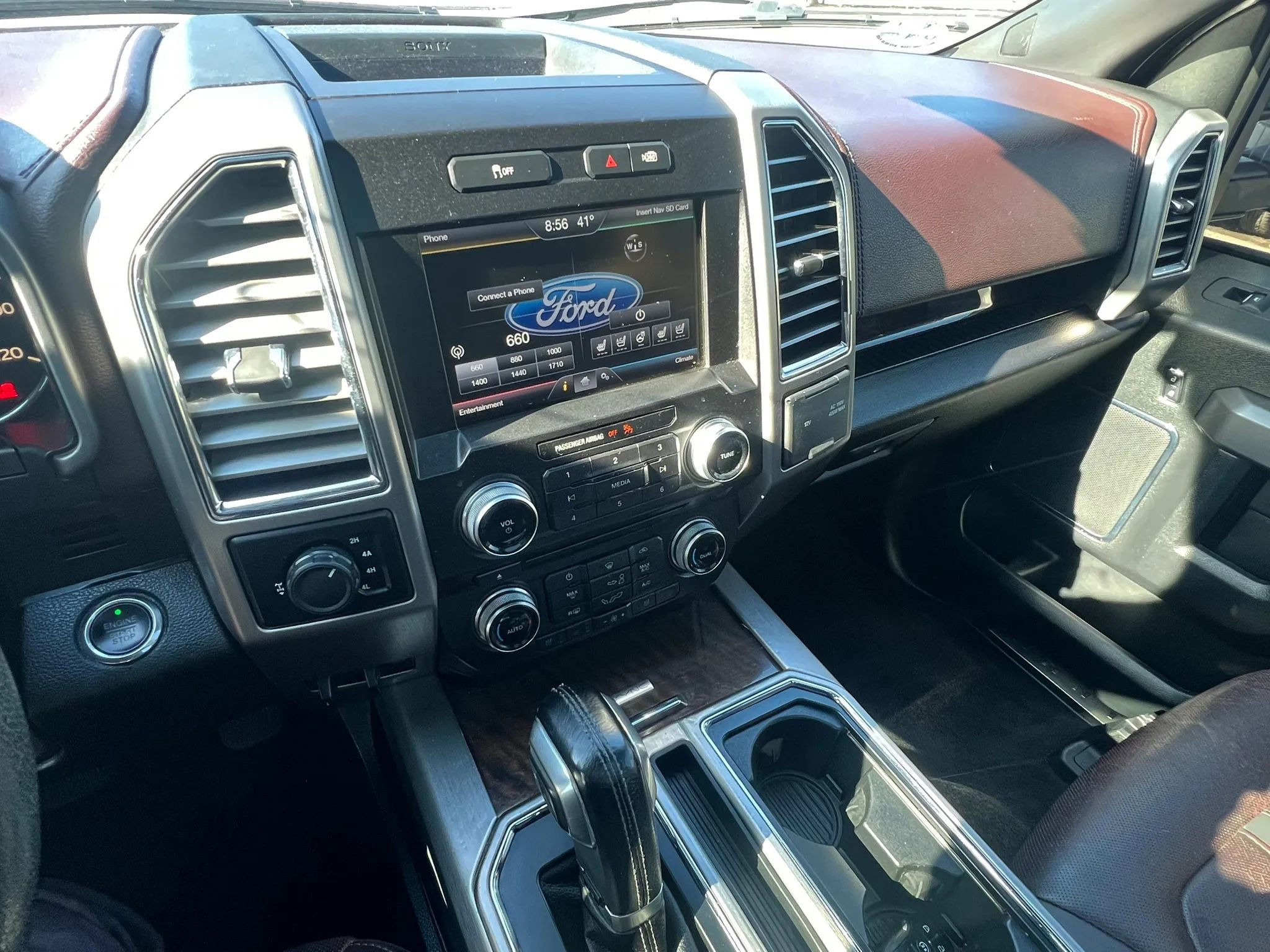 Used 2015 Ford F150 Platinum w/ Equipment Group 701A Luxury image 17